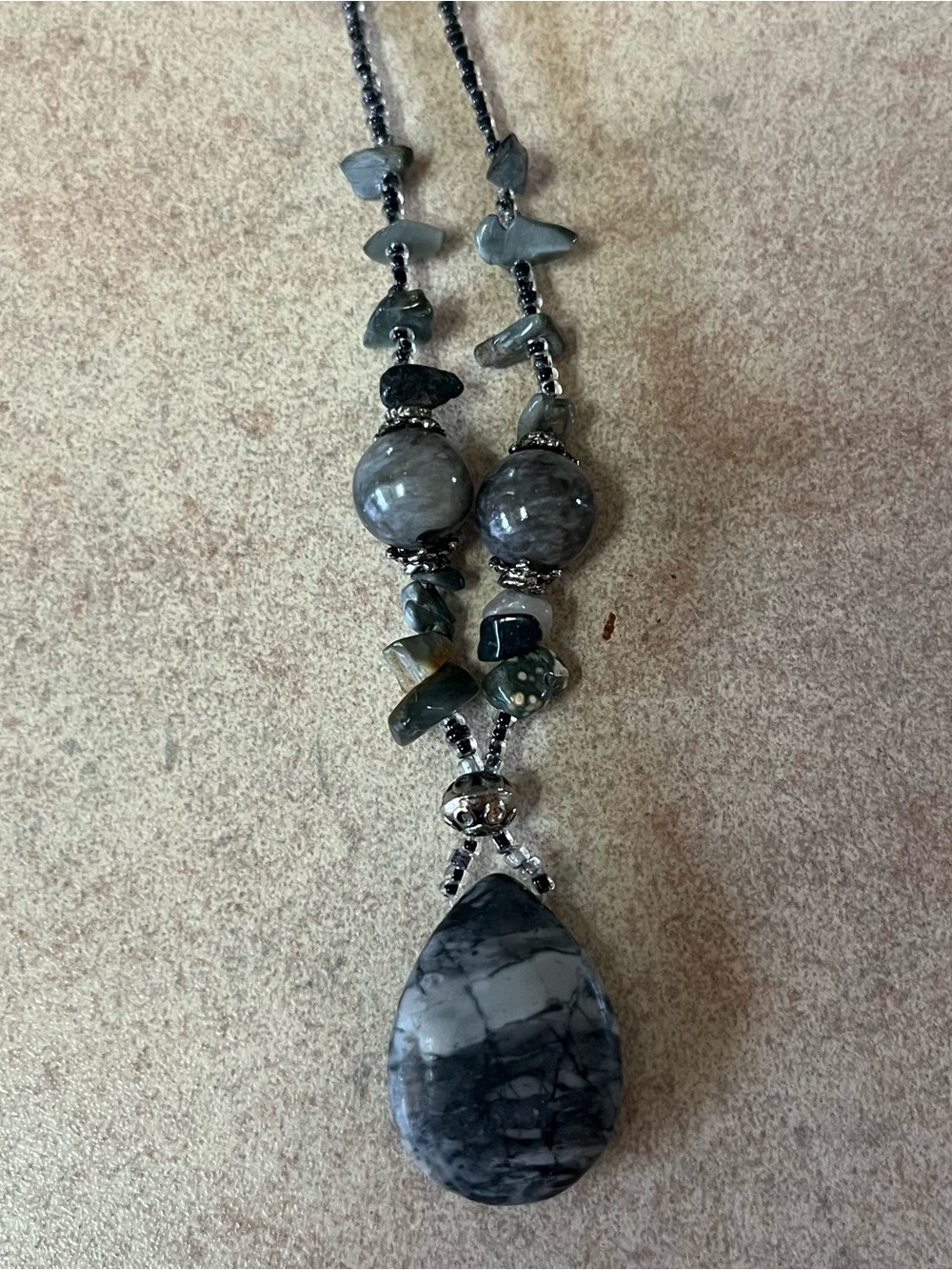 Marbled Teardrop Pendant Necklace in Cream and Gray